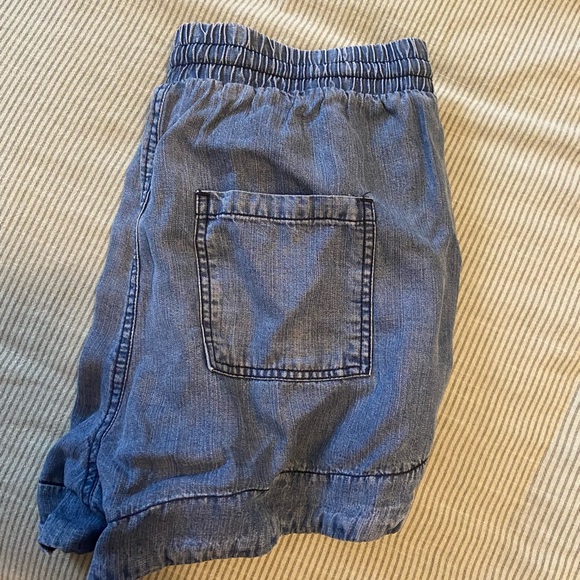 Draw string shorts - Picture 2 of 4